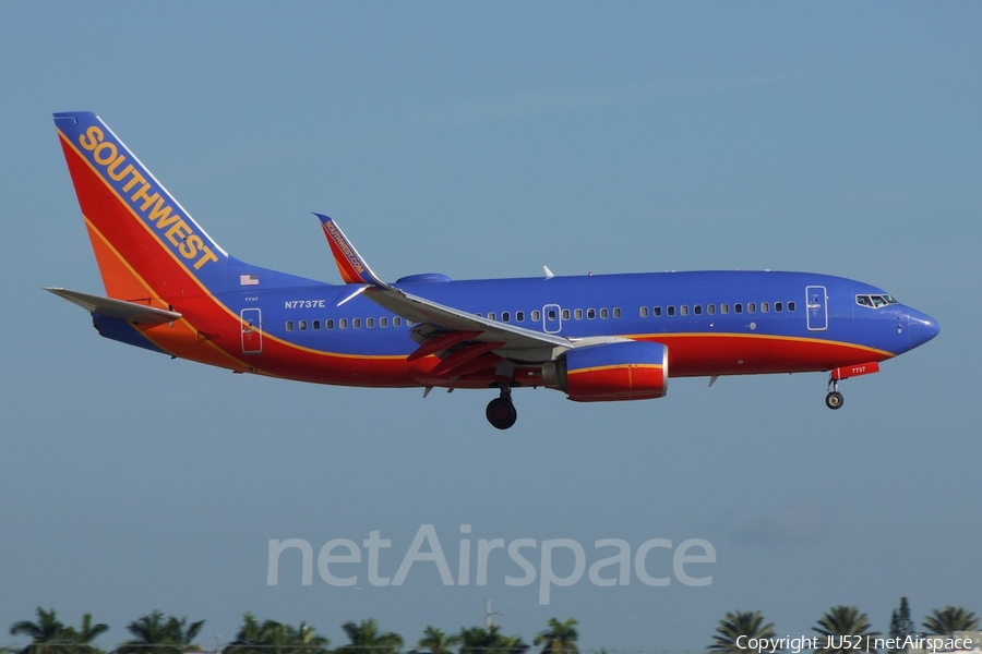 Southwest Airlines Boeing 737-7BD (N7737E) | Photo 290637