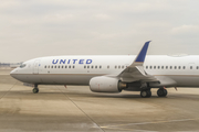 United Airlines Boeing 737-924(ER) (N77431) at  Chicago - O'Hare International, United States