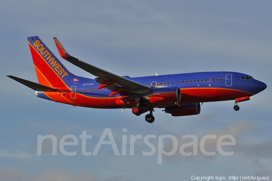 Southwest Airlines Boeing 737-7BD (N7745A) | Photo 68107