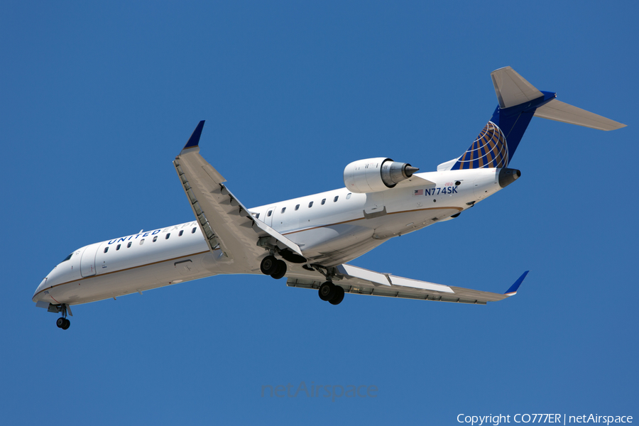 United Express (SkyWest Airlines) Bombardier CRJ-701ER (N774SK) | Photo 26122