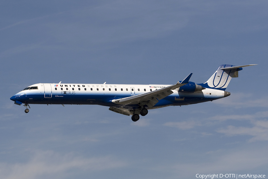 United Express (SkyWest Airlines) Bombardier CRJ-701ER (N774SK) | Photo 279904