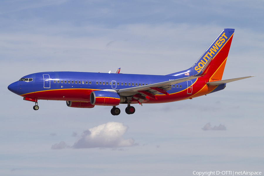 Southwest Airlines Boeing 737-7H4 (N774SW) | Photo 341781