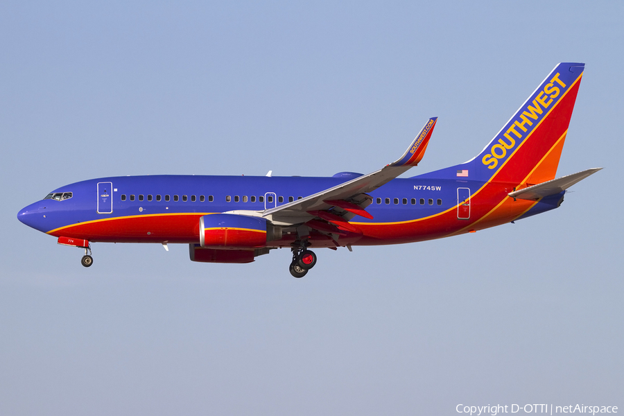 Southwest Airlines Boeing 737-7H4 (N774SW) | Photo 425069