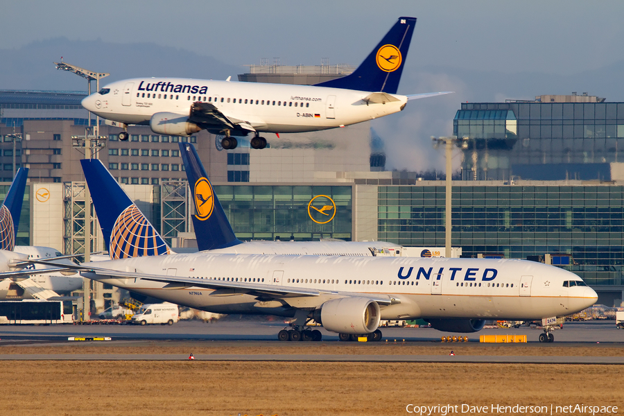 United Airlines Boeing 777-222(ER) (N774UA) | Photo 3051