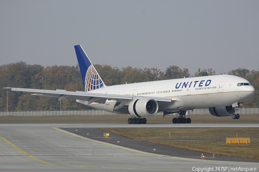 United Airlines Boeing 777-222(ER) (N774UA) | Photo 47005