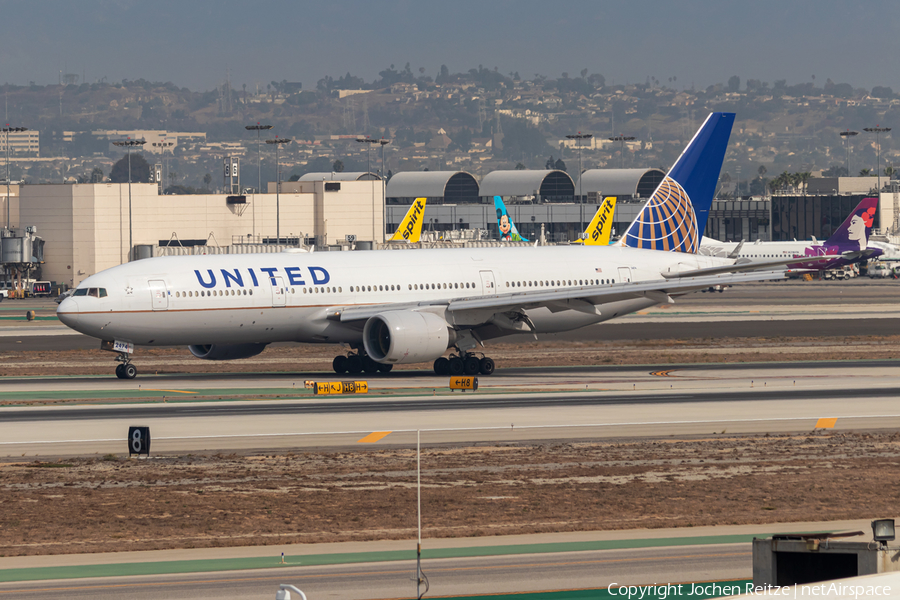 United Airlines Boeing 777-222(ER) (N774UA) | Photo 361376