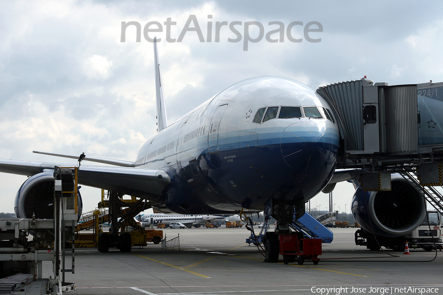 United Airlines Boeing 777-222(ER) (N774UA) | Photo 438770