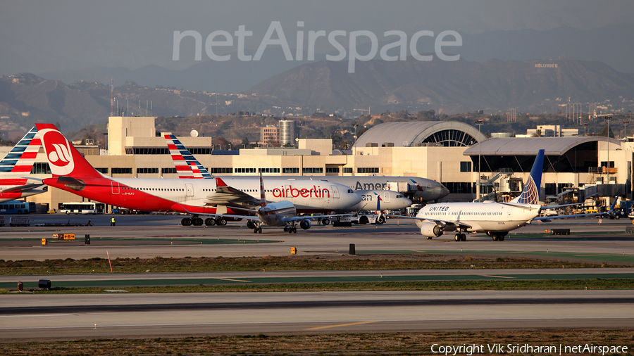 United Airlines Boeing 737-824 (N77518) | Photo 139357