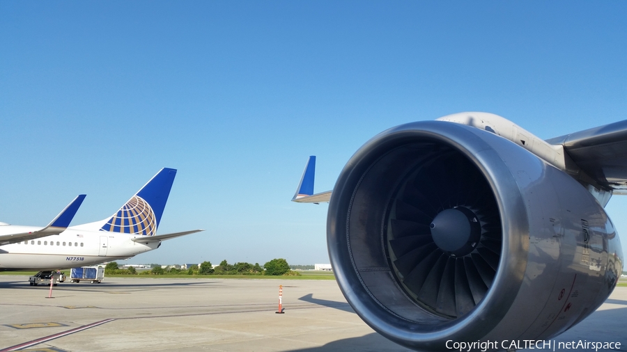 United Airlines Boeing 737-824 (N77518) | Photo 76743