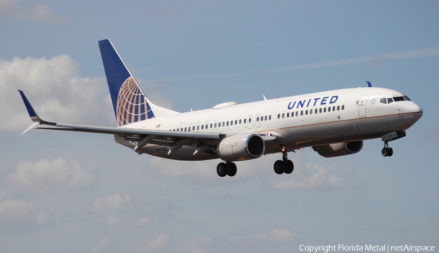 United Airlines Boeing 737-824 (N77520) | Photo 406835