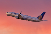 United Airlines Boeing 737-824 (N77525) at  Los Angeles - International, United States