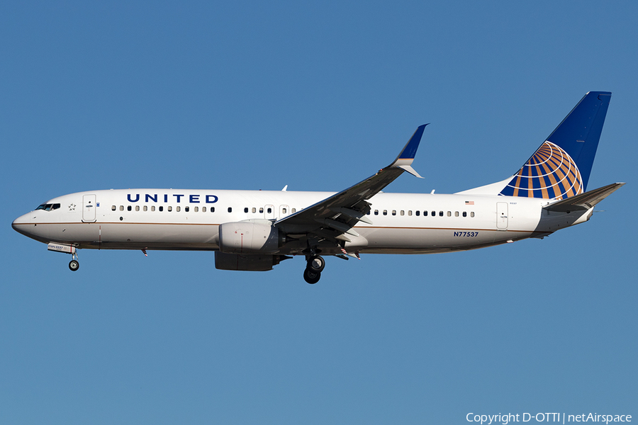 United Airlines Boeing 737-824 (N77537) | Photo 144724