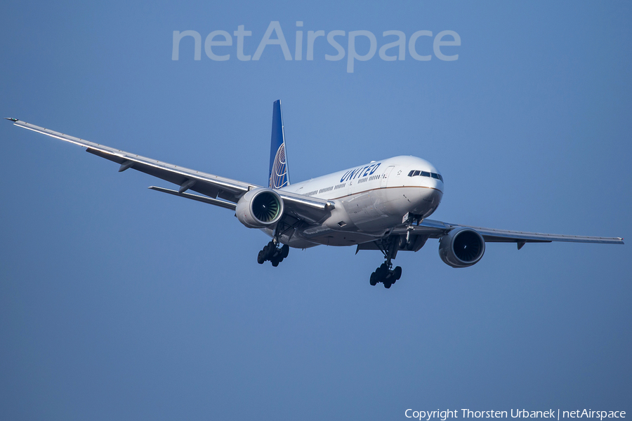 United Airlines Boeing 777-222 (N775UA) | Photo 119330