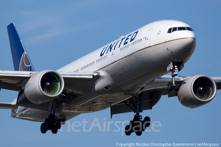 United Airlines Boeing 777-222 (N775UA) | Photo 158767