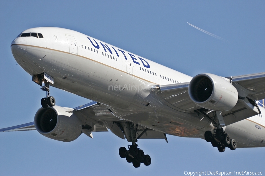 United Airlines Boeing 777-222 (N775UA) | Photo 45708