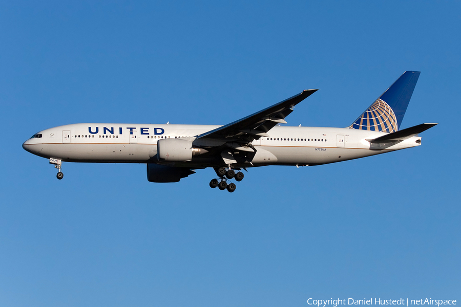 United Airlines Boeing 777-222 (N775UA) | Photo 644671
