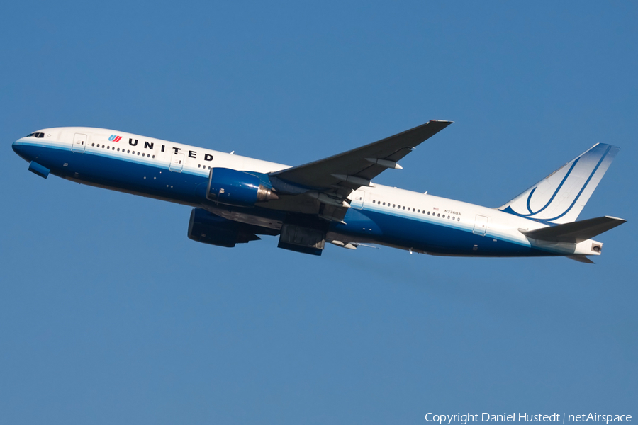 United Airlines Boeing 777-222 (N776UA) | Photo 613986