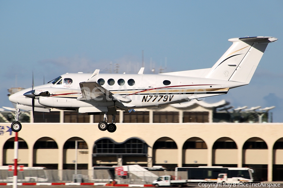 (Private) Beech King Air B200 (N7779V) | Photo 267504