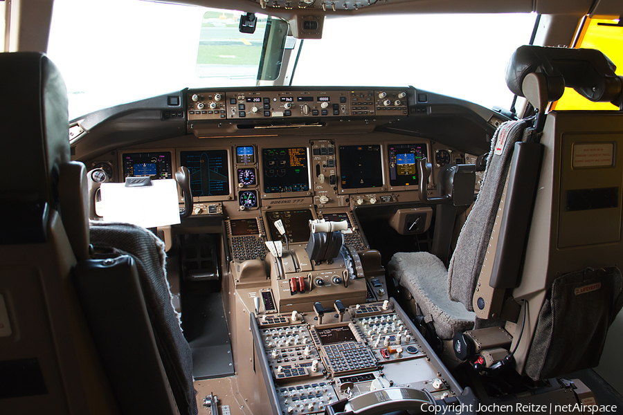 American Airlines Boeing 777-223(ER) (N777AN) | Photo 40838