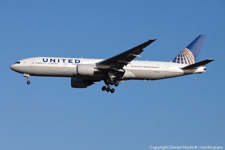 United Airlines Boeing 777-222 (N777UA) | Photo 651202