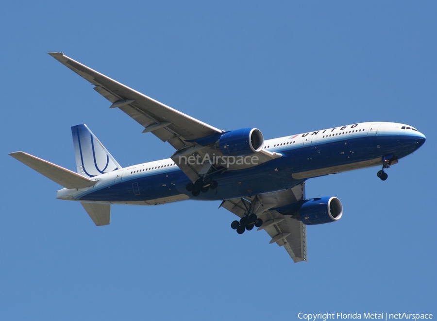 United Airlines Boeing 777-222 (N777UA) | Photo 301734
