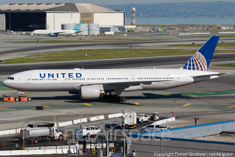 United Airlines Boeing 777-222 (N777UA) | Photo 255377