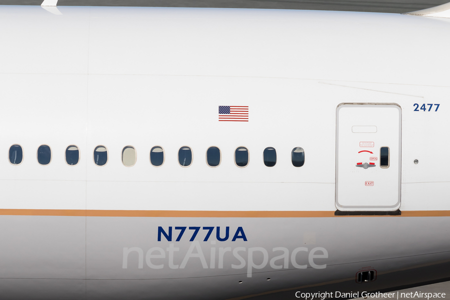 United Airlines Boeing 777-222 (N777UA) | Photo 255378