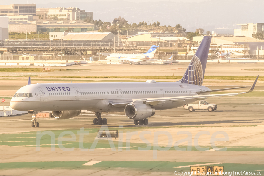 United Airlines Boeing 757-33N (N77867) | Photo 426877