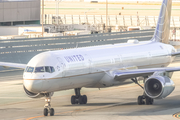 United Airlines Boeing 757-33N (N77867) at  San Francisco - International, United States