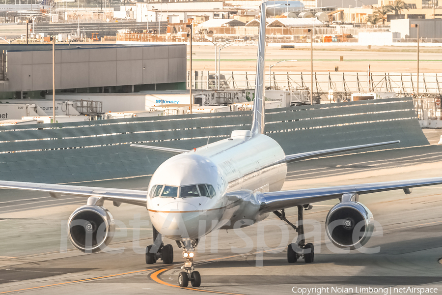 United Airlines Boeing 757-33N (N77867) | Photo 426879