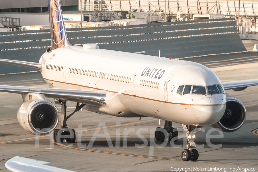 United Airlines Boeing 757-33N (N77867) | Photo 426880