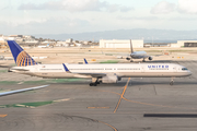 United Airlines Boeing 757-33N (N77867) at  San Francisco - International, United States
