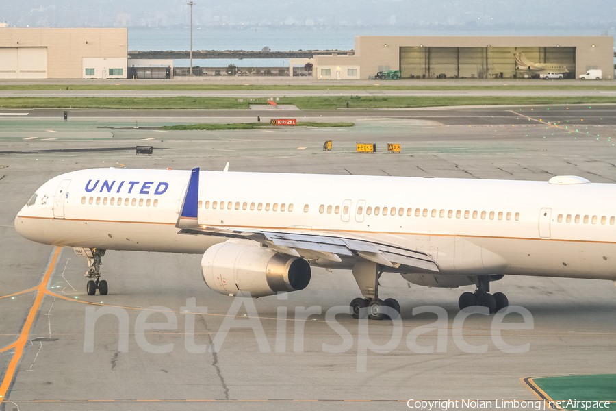 United Airlines Boeing 757-33N (N77867) | Photo 426889