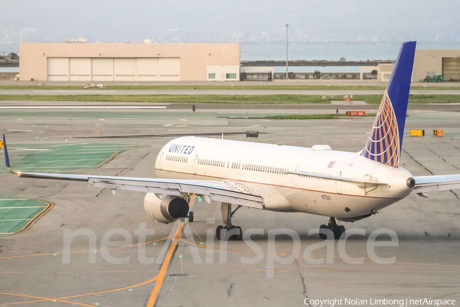 United Airlines Boeing 757-33N (N77867) | Photo 426890