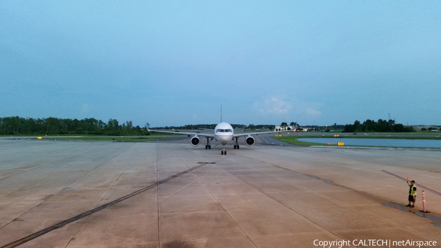 United Airlines Boeing 757-33N (N77871) | Photo 79442