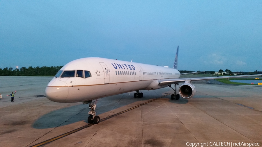 United Airlines Boeing 757-33N (N77871) | Photo 79443