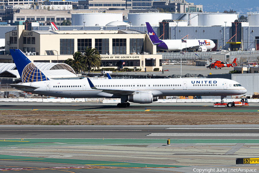 United Airlines Boeing 757-33N (N77871) | Photo 651444