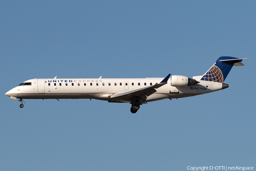 United Express (SkyWest Airlines) Bombardier CRJ-701ER (N779SK) | Photo 145223