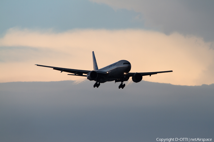 United Airlines Boeing 777-224(ER) (N780**) | Photo 386437