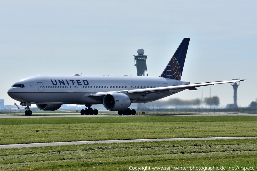 United Airlines Boeing 777-224(ER) (N78003) | Photo 568991