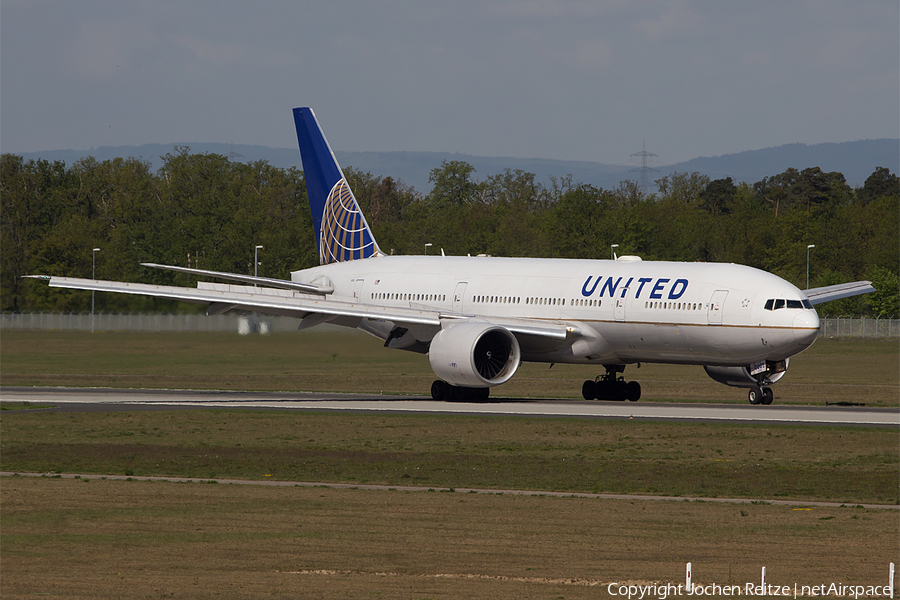 United Airlines Boeing 777-224(ER) (N78003) | Photo 107306