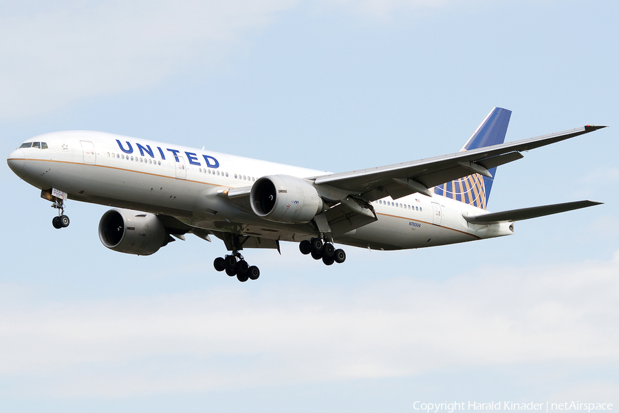 United Airlines Boeing 777-224(ER) (N78004) | Photo 303241
