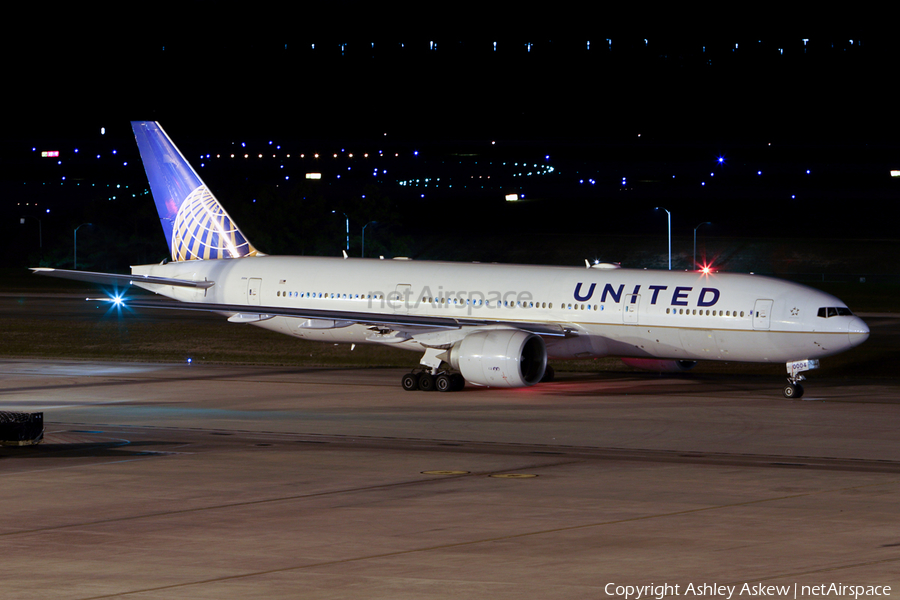 United Airlines Boeing 777-224(ER) (N78004) | Photo 228978
