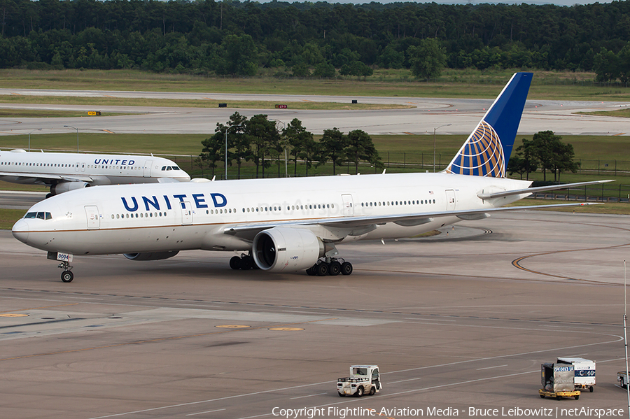 United Airlines Boeing 777-224(ER) (N78004) | Photo 95762