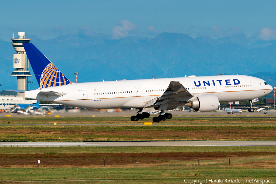 United Airlines Boeing 777-224(ER) (N78004) | Photo 292628