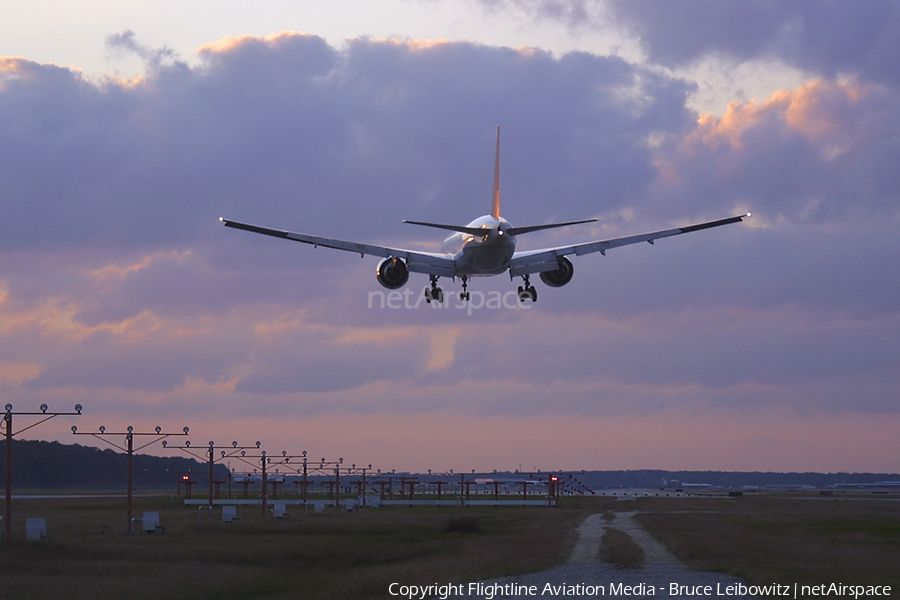 Continental Airlines Boeing 777-224(ER) (N78005) | Photo 188733