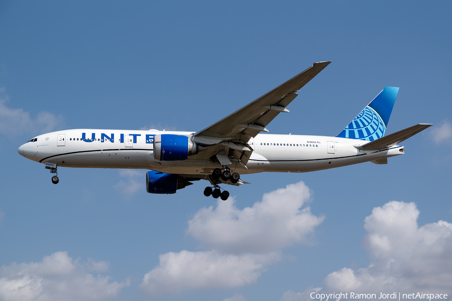 United Airlines Boeing 777-224(ER) (N78005) | Photo 526184