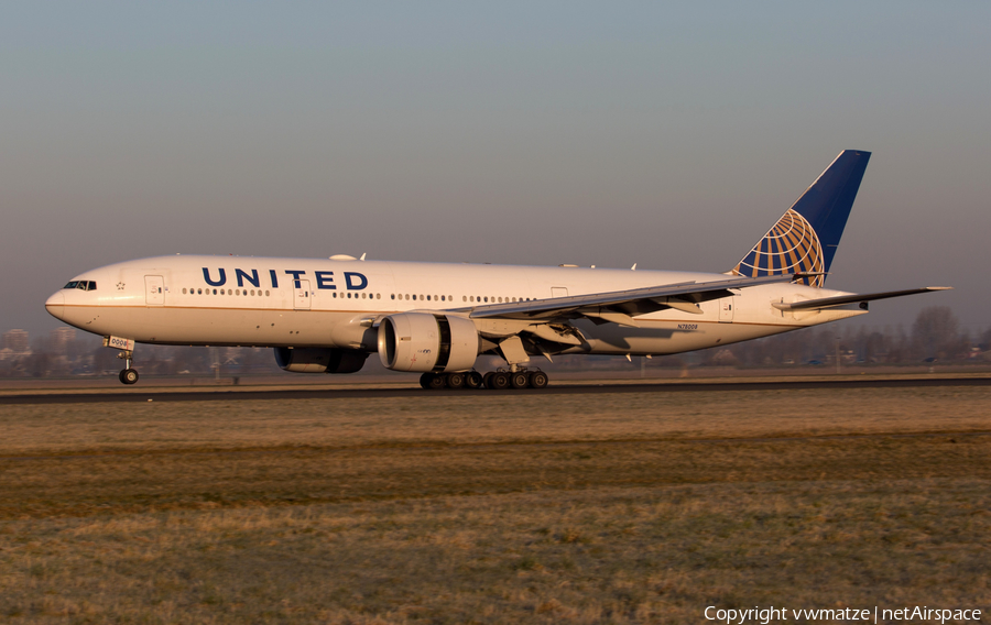 United Airlines Boeing 777-224(ER) (N78008) | Photo 293523