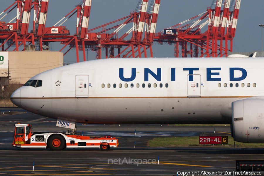 United Airlines Boeing 777-224(ER) (N78008) | Photo 158703