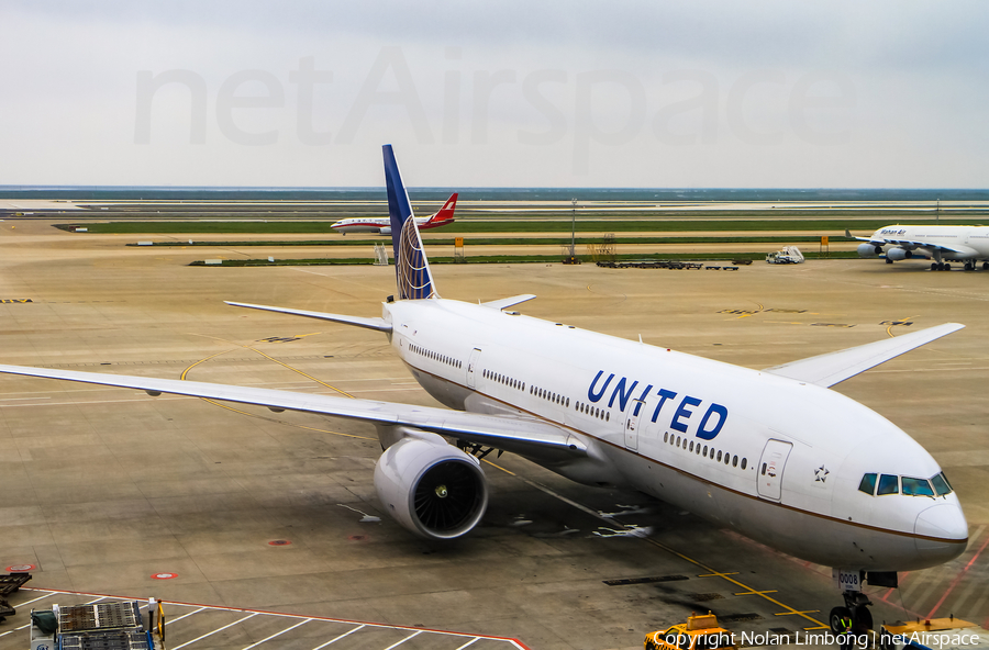 United Airlines Boeing 777-224(ER) (N78008) | Photo 366579